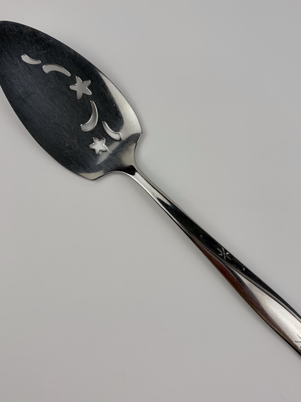 Oneida Community Stainless Twin Star Pierced Pie Server Vintage Stars Moon MCM